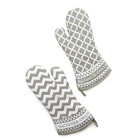 MACKENZIE CHILDS Sterling Zig Zag Oven Mitts, Set of 2 Gray and White NEW - Picture 1 of 1